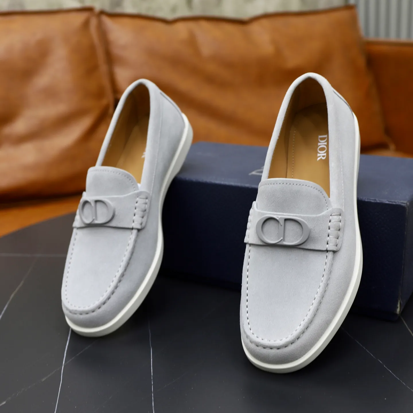 Ex-factory price: 540🙅‍♂️🙅‍♂️🙅‍♂️ Brand: Dior DIOR Standard code: Men's code 38/44 (45 can be customized) Grade: Same as the official website Material: Original cowhide stitching, cowhide lining, original TPU wear-resistant soft outsole Style categories: Leisure and sports version, footwear for driving, young fashion, European and American trends, British style Color: actual picture color